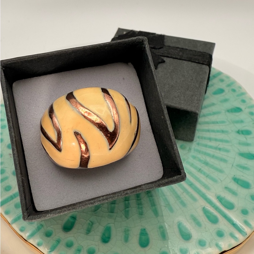 Vintage Enamel Dome Statement Ring Bronze Tiger Stripe Cream Size 8